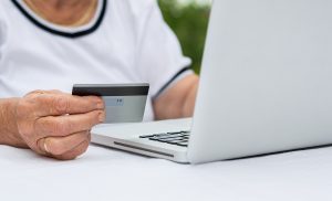 holland idősek online vásárlás webáruházakban
